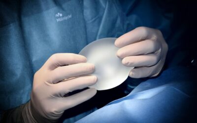 What are BIA-ALCL symptoms